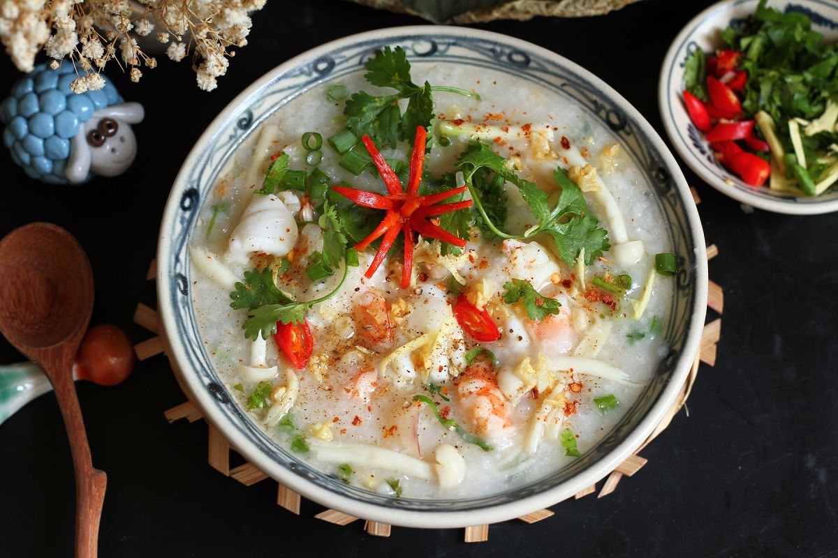 Mực ống là nguyên liệu không thể thiếu trong món cháo hải sản