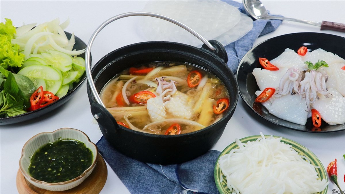 Mực ống thái lát nhúng giấm