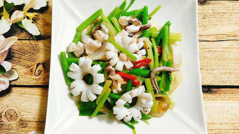 Mực ống xào hành cần