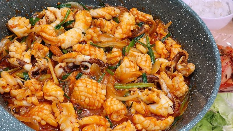 Mực ống xào sa tế