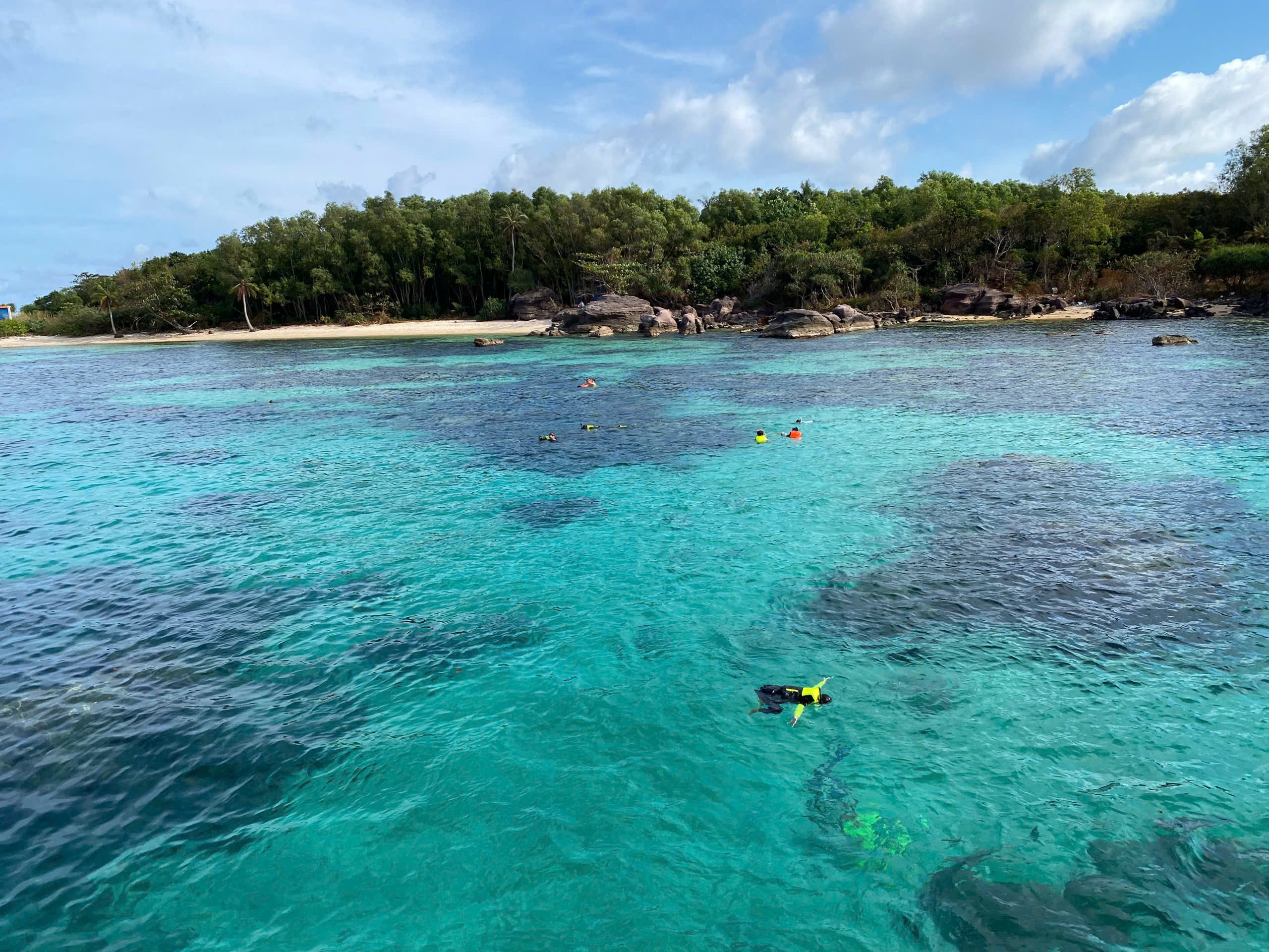 Tour Phú Quốc Ngắm San Hô: Trải Nghiệm Những Rạn San Hô Đẹp Nhất Việt Nam