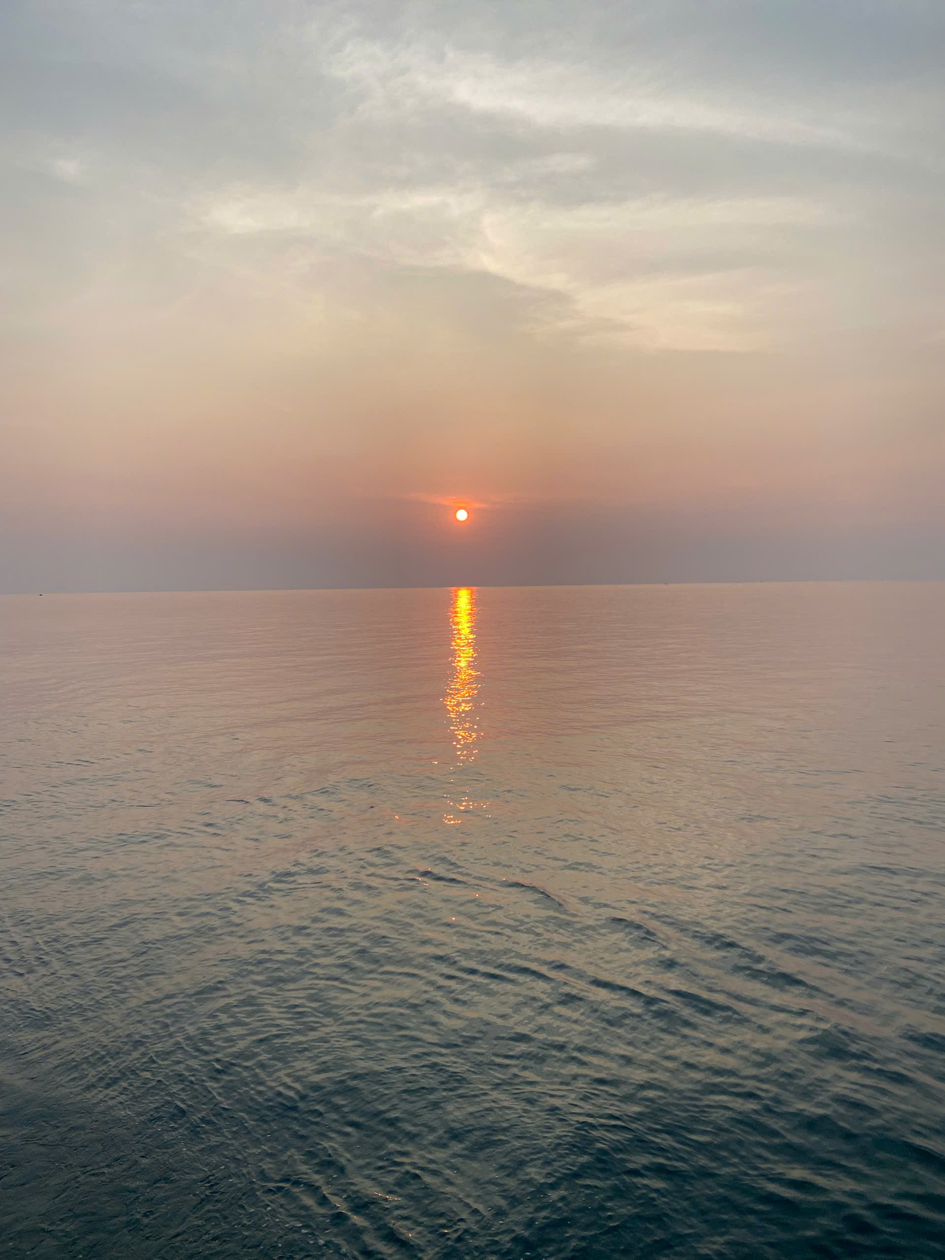 Ngắm Bình Minh Trên Biển Phú Quốc – Trải Nghiệm Đặc Biệt Trong Tour Câu Cá Lớn