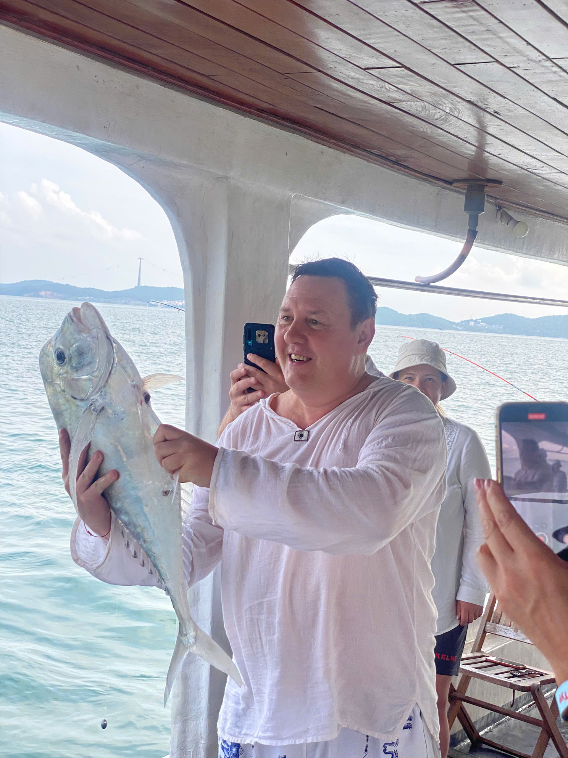 Ngắm Bình Minh Trên Biển Phú Quốc – Trải Nghiệm Đặc Biệt Trong Tour Câu Cá Lớn