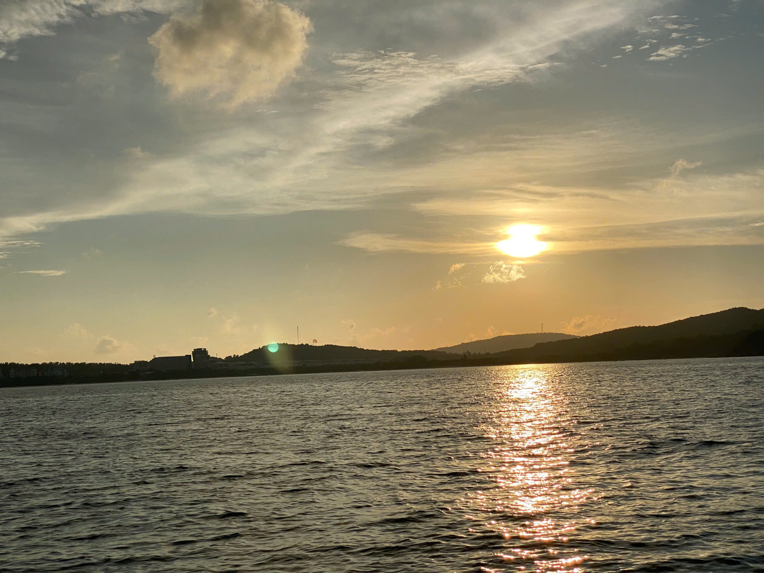 So Sánh Tour Câu Mực Đêm vs Tour Câu Cá Lớn Phú Quốc: Bạn Thuộc "Hệ" Nào?